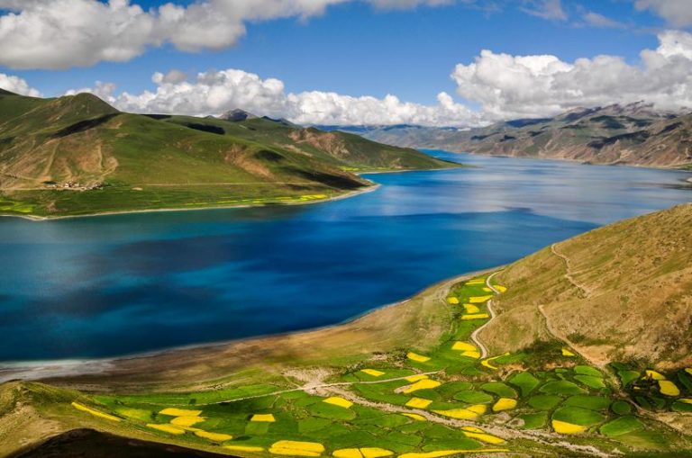 Yamdrok Lake One Of The Great Three Holy Lakes Of Tibet Explore Tibet